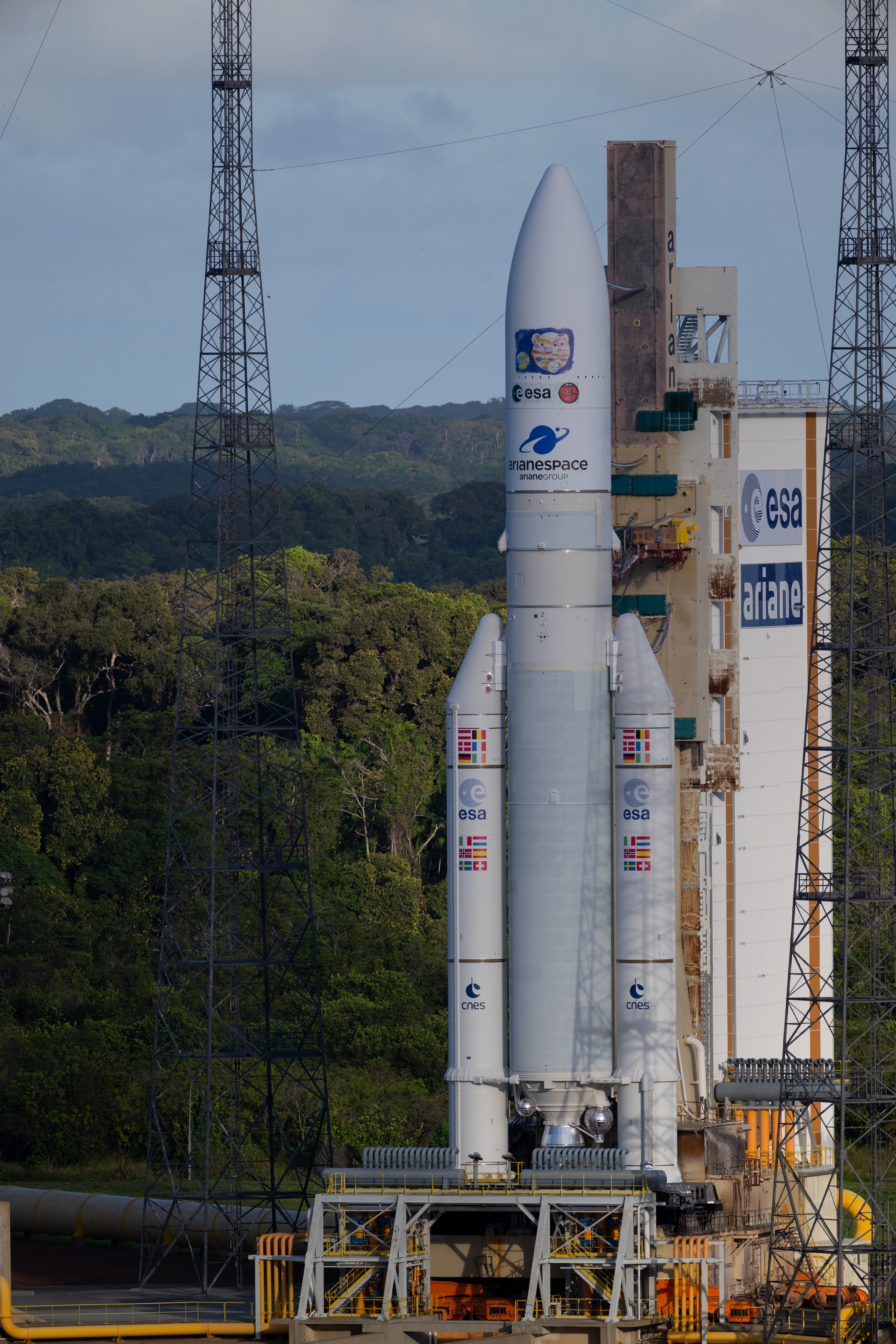 Ariane 5 VA 260 with Juice ready for launch on the ELA-3 launch pad